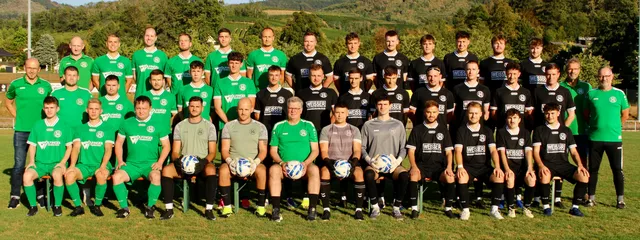 Kaderfoto der SG Lauf/Obersasbach, Saison 2026/27: Spieler und Trainer in drei Reihen, vollständige Aufstellung im Text unten